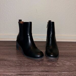 B. O. C. Finn stacked heel Boots size 6.5.